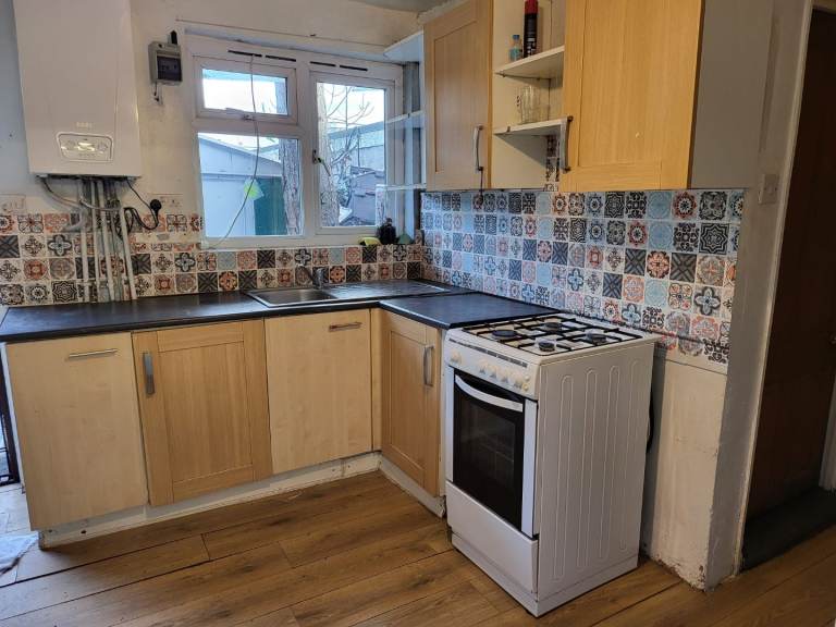 A Studio Flat Two Double Bedrooms kitchen and bathroom to rent Heathrow 