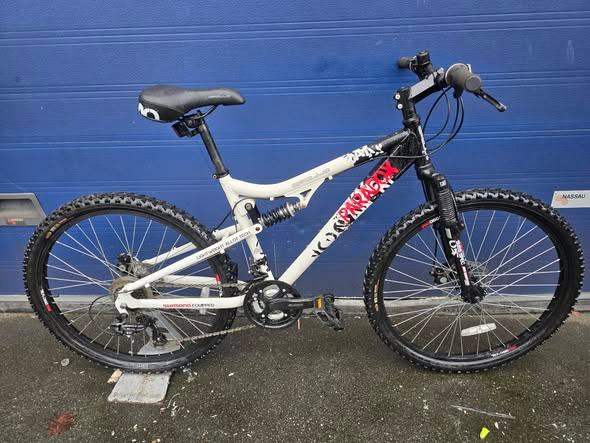 Unisex mountain bike APOLLO PARADOX Wheels 26" Frame 17" VGC!