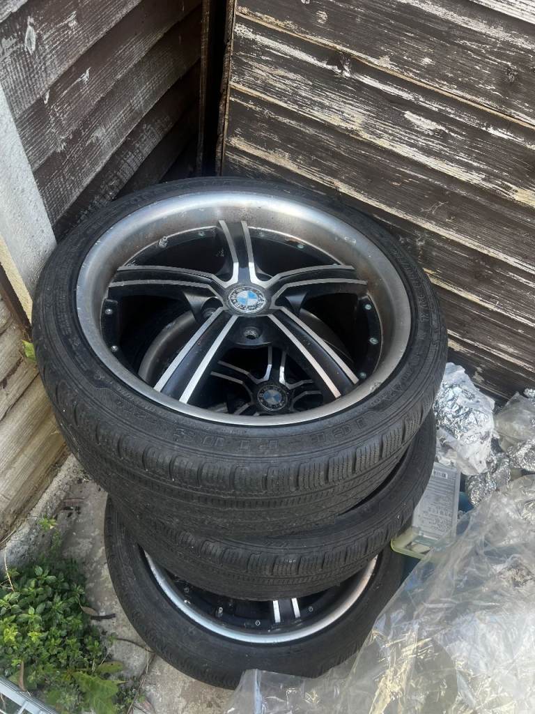 BMW 18Inch ALLOY WHEEL WITH TYRES 