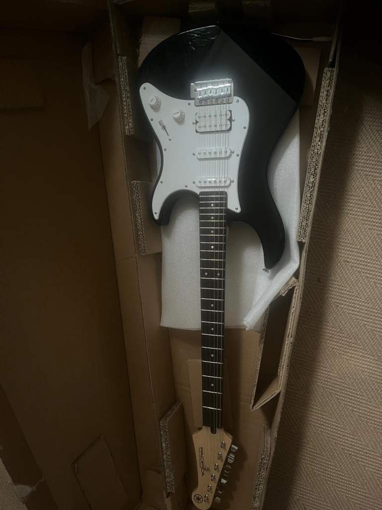 Yamaha Pacifica electric guitar - £120