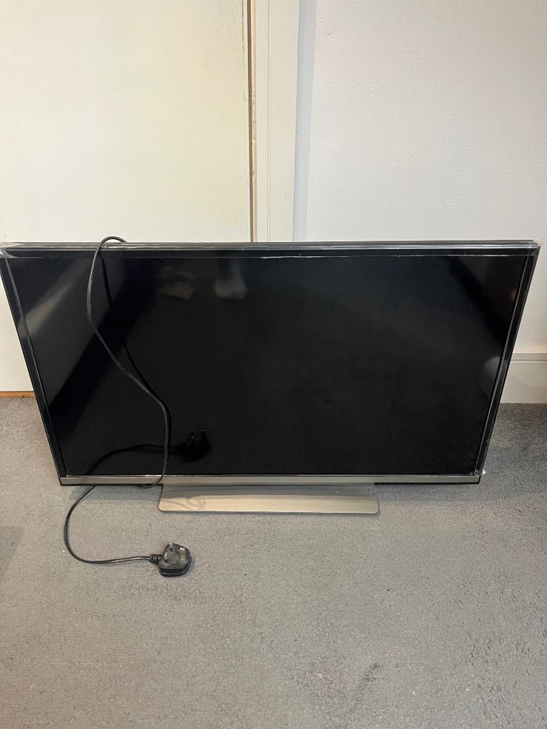 PANASONIC TX-32GS352B 32" Smart HD Ready LED TV