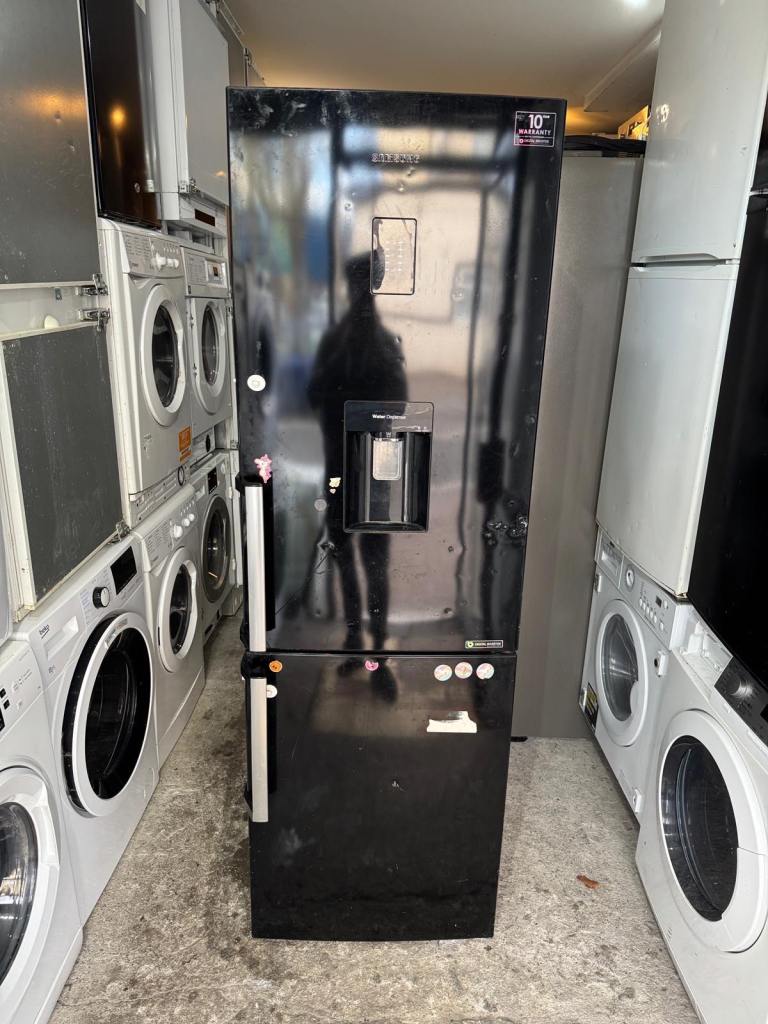 Samsung Black Colour Freestanding Fridge Freezer With Free Delivery 🚚