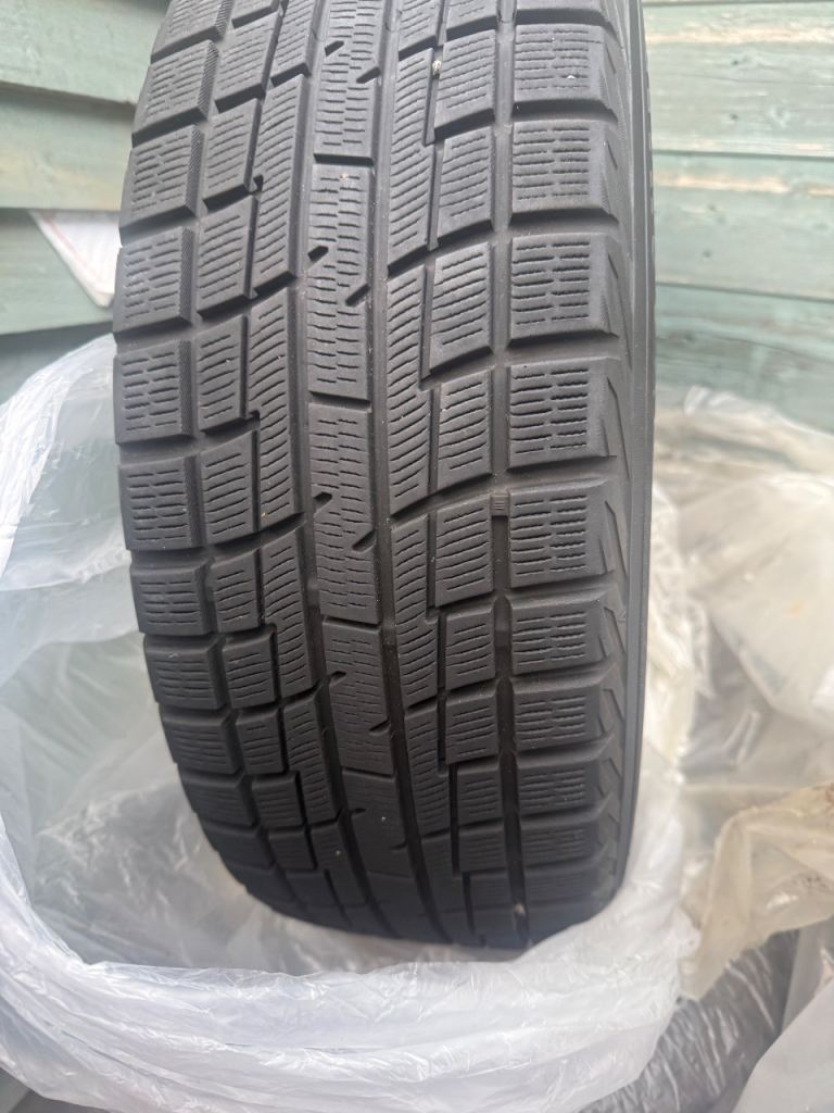 toyota prius plus    205/60R16 92Q