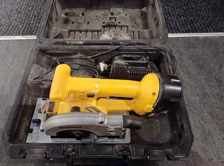  DEWALT 18V CIRCULAR SAW FOR SALE