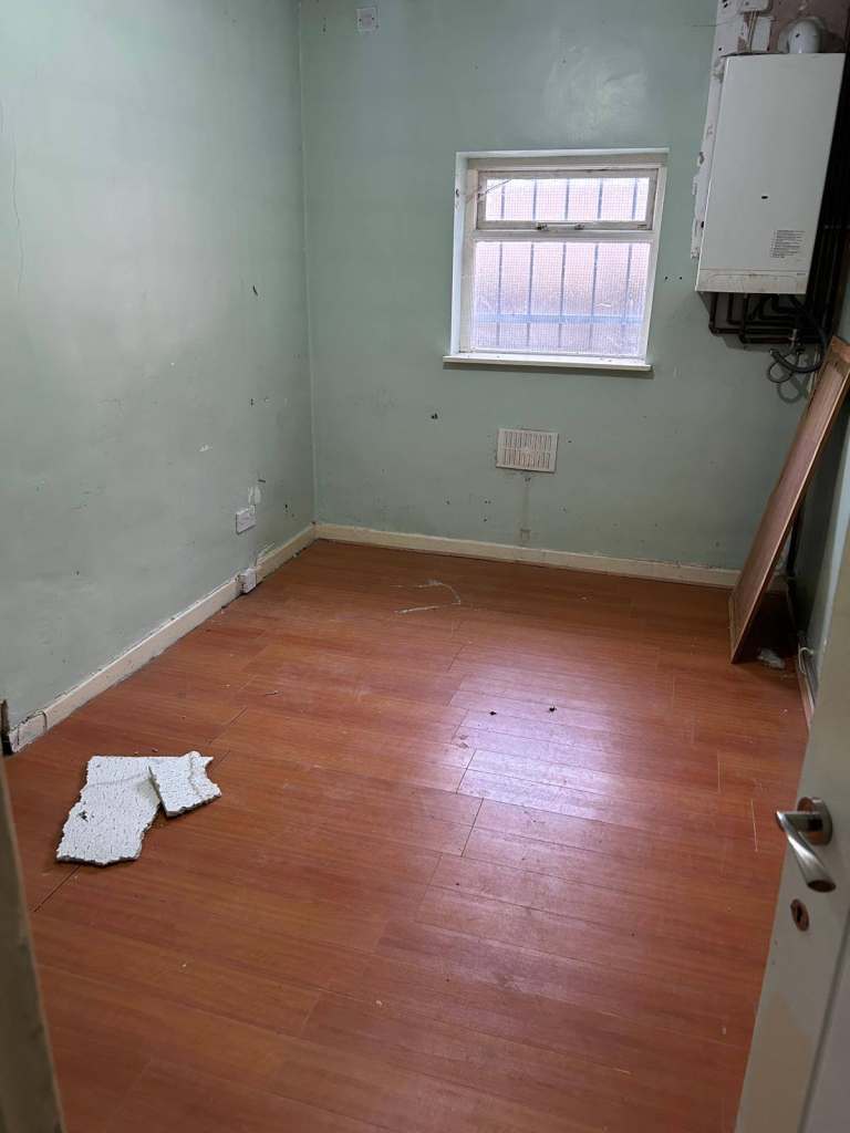 ** Shop to let in Selly Oak**