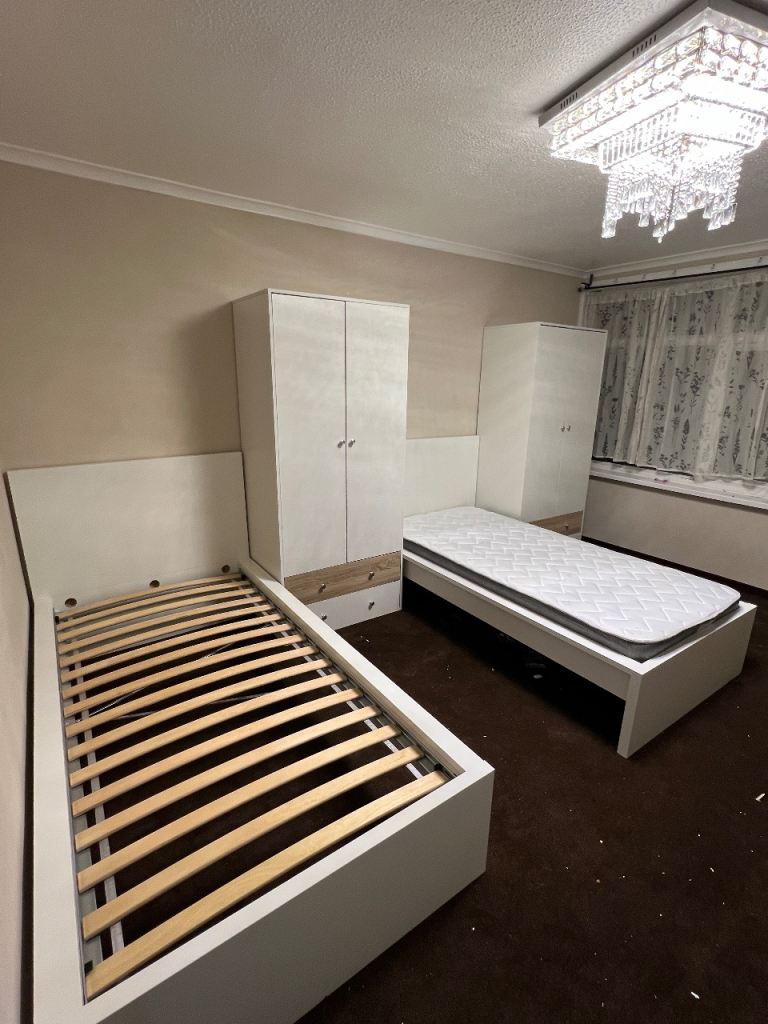 2 Fully furnished Extra large room available for rent in Mitcham 