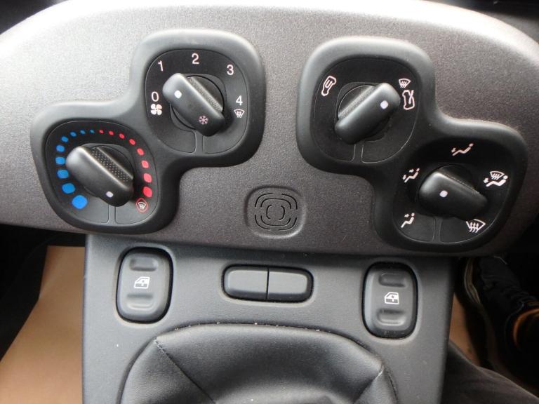 2012 Fiat Panda 1.2 Lounge 5dr..£35 Road Tax HATCHBACK Petrol Manual