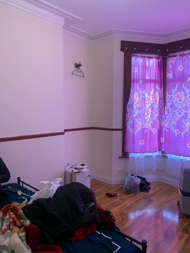 Large double room to rent