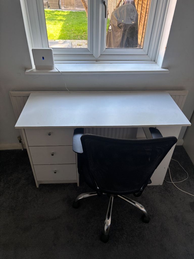 Desk and desk chair