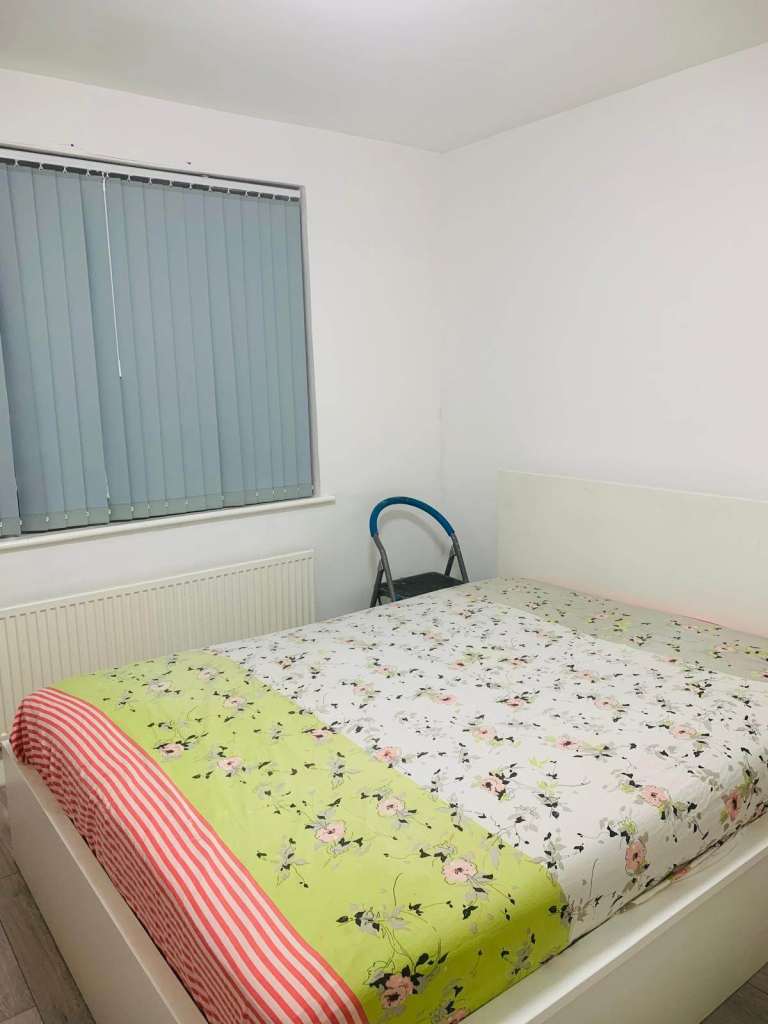 1 Master Bedroom for Rent