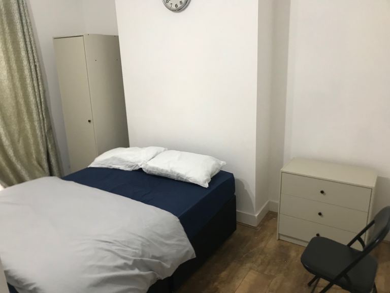 Double room to Let and to Rent £400-500 Ilford Barkingside IG6