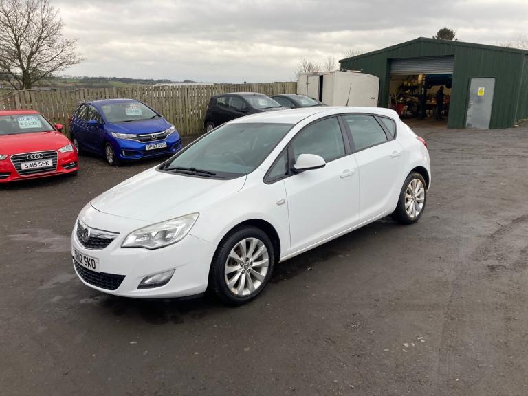 2012 Vauxhall Astra 1.4i 16V Active 5dr HATCHBACK Petrol Manual
