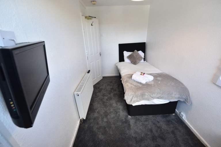 Single & double rooms to rent 