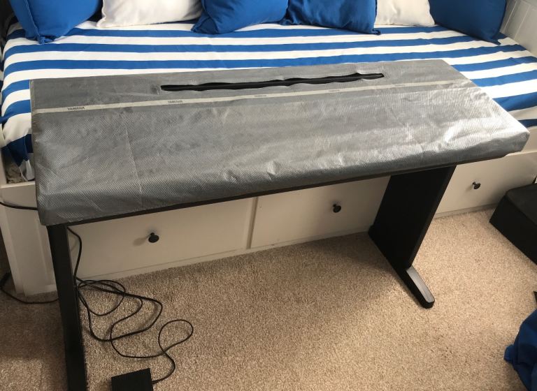 Yamaha Electric Keyboard with Stand and Dust Cover – Good Condition