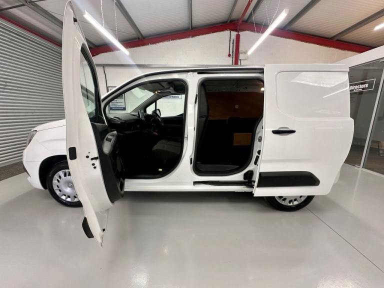 2022 22 VAUXHALL COMBO 1.5 TURBO D SPORTIVE L1 SWB * ONLY 48,454 * 3 SEATER * AP