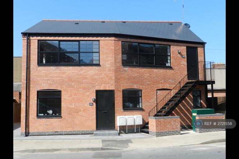 2 bedroom flat in Craven Street, Coventry, CV5 (2 bed) (#2721558)