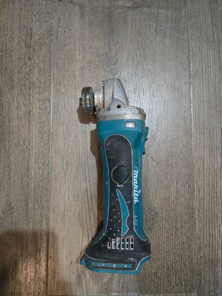 Makita DGA452 18V Cordless Angle Grinder 