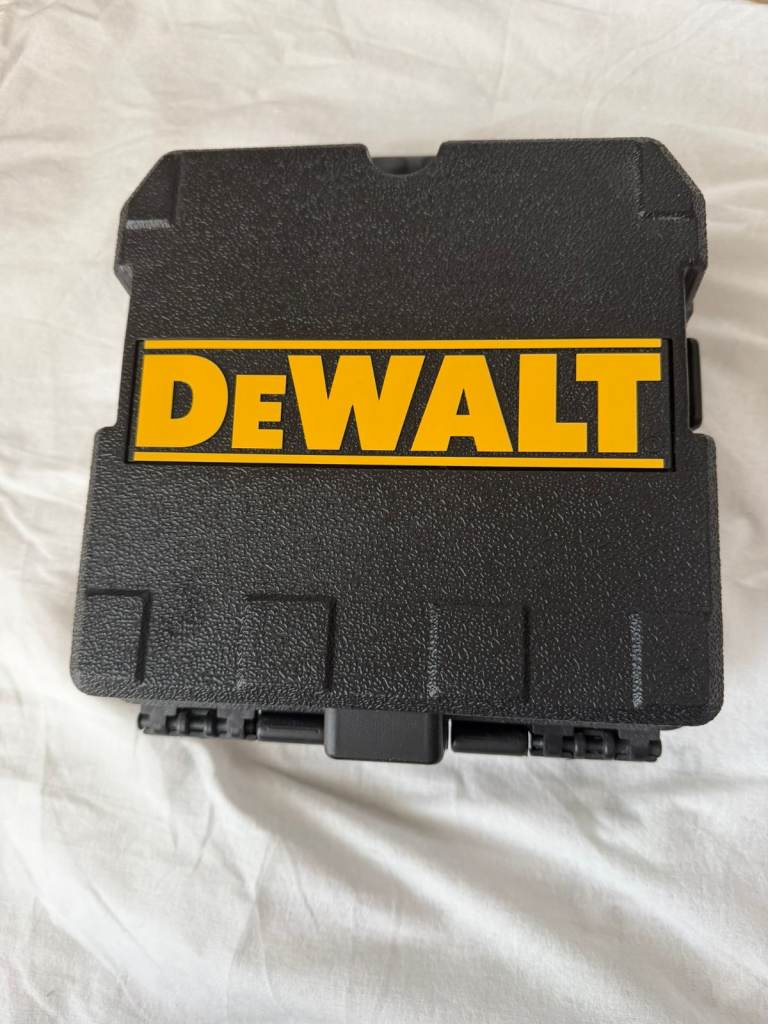 Brand New DeWalt DW088 Laser Level with Case & Magnetic Bracket  (Red beam)