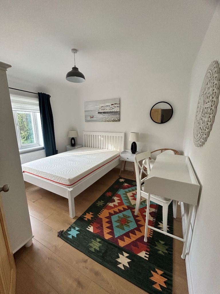 Double room for single person 5 min walk central line zone 2