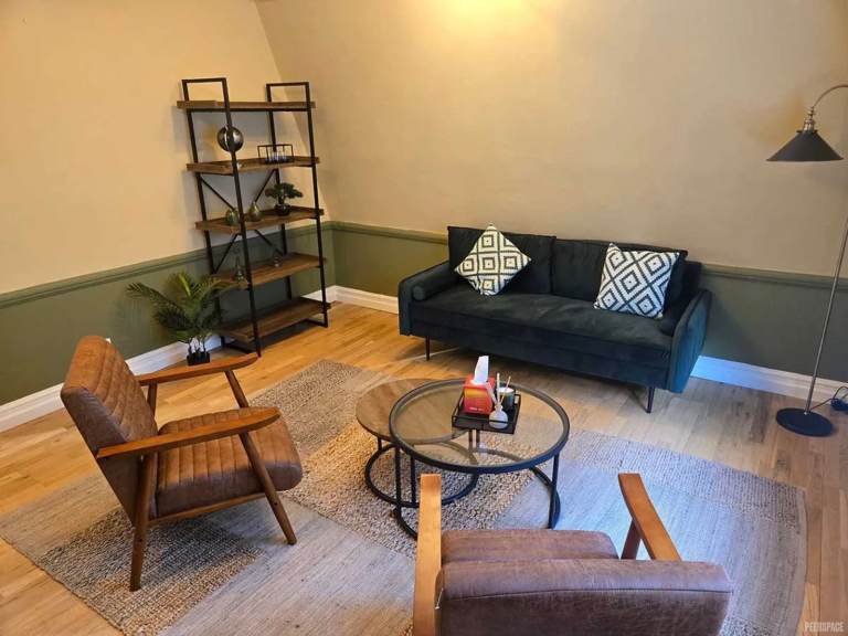 Therapy / Tuition / Treatment Rooms in Kingswood 