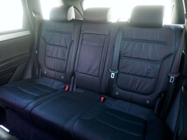 2014 Volkswagen Touareg 3.0 TDI V6 BlueMotion Tech R-Line SUV Diesel Tiptronic 4WD (s/s) 5dr - Ju...