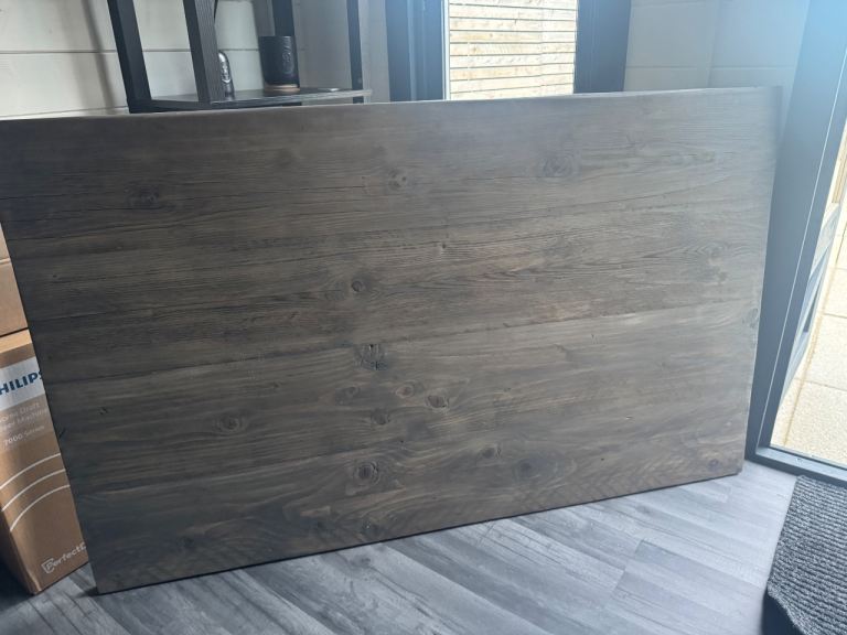 Brown/Grey table/bar top