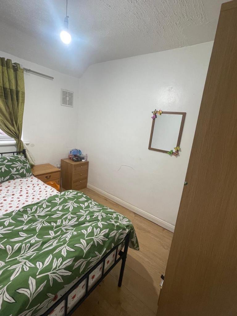 Specious double room available for rent