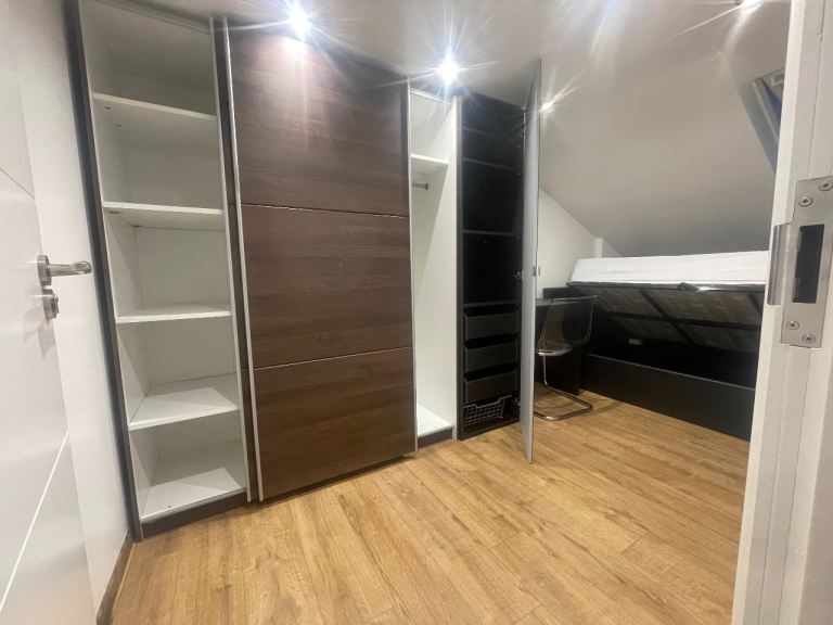 Double room to rent, (in first floor two bedroom flat  to share)