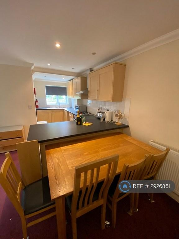 3 bedroom house in Hunts Close, Guildford, GU2 (3 bed) (#2926861)
