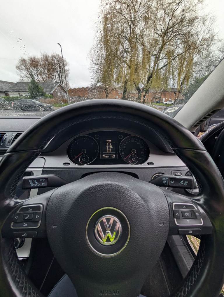 Volkswagen, PASSAT, Saloon, 2010, Manual, 1968 (cc), 4 doors