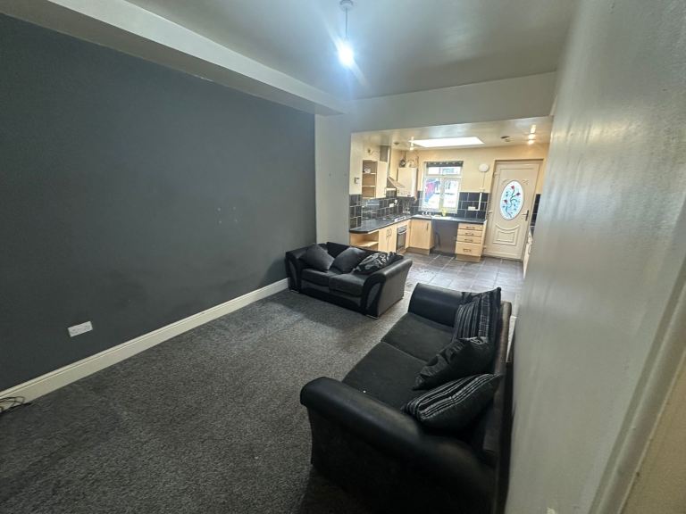 4 bedroom house to Let