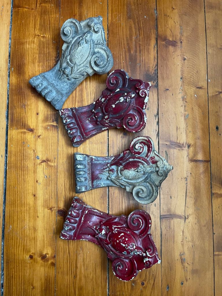 Vintage heavy metal bath claws / feet 