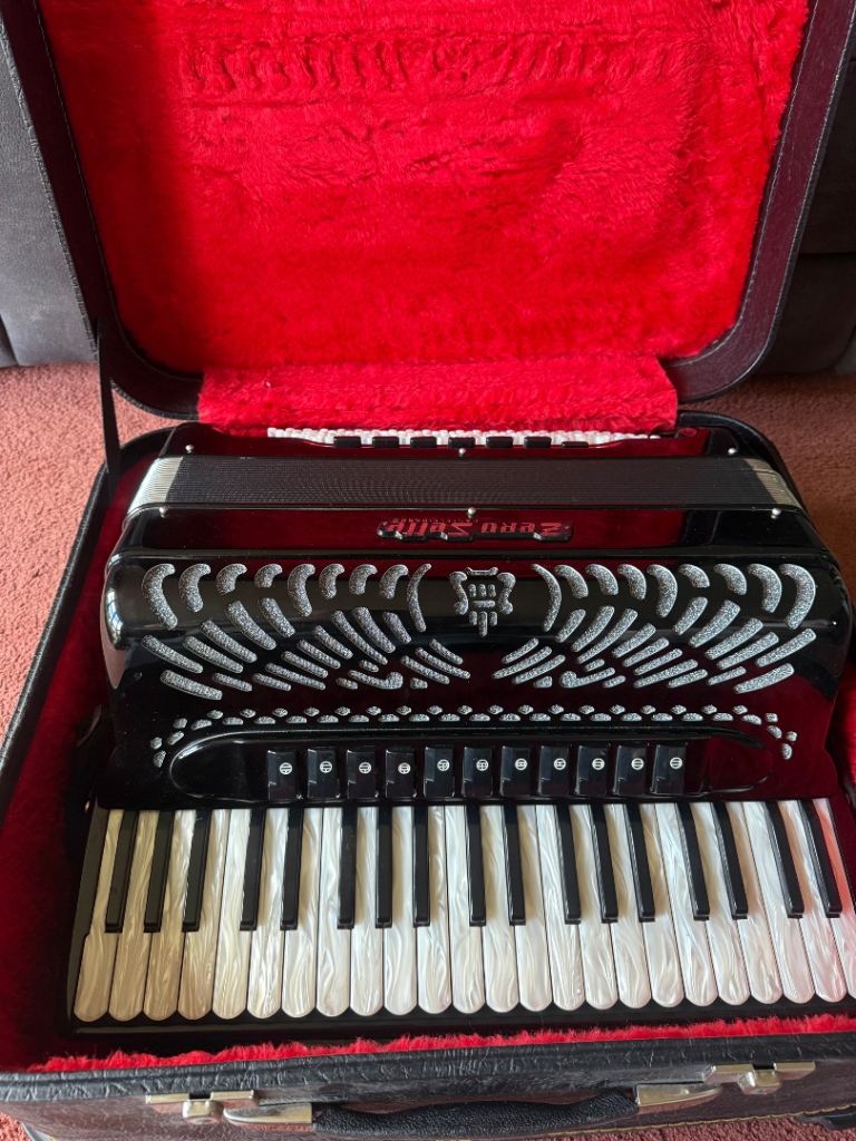 Zero Sette -  B22 - 120 Bass - 4 voice Accordion 