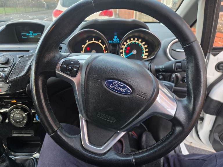 Ford Fiesta 2014 Hatchback White