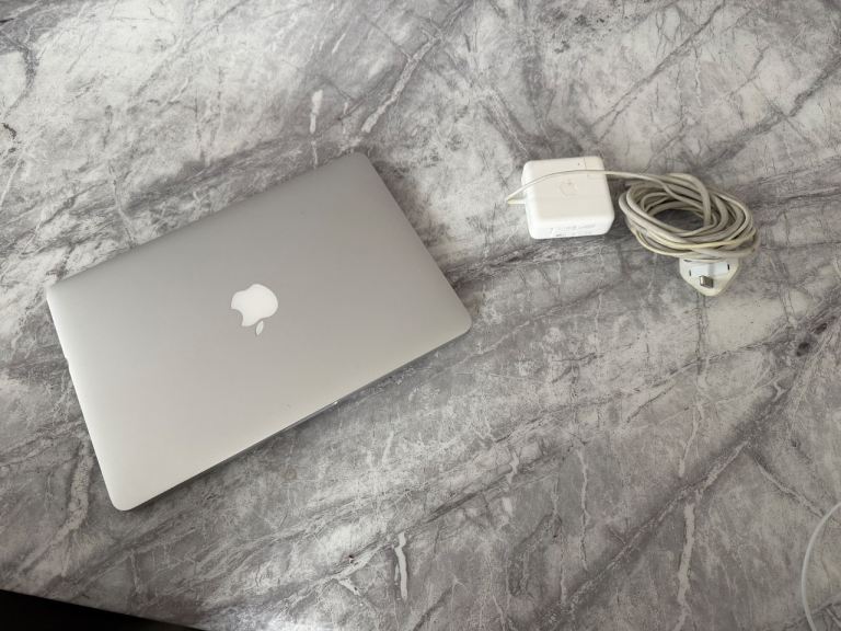 Apple MacBook Pro 13inch Retina 2013 Retina Display 8GB RAM i5 and 256GB 