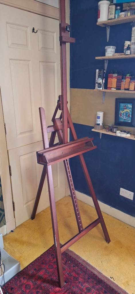 Meeden Dark Walnut Easel