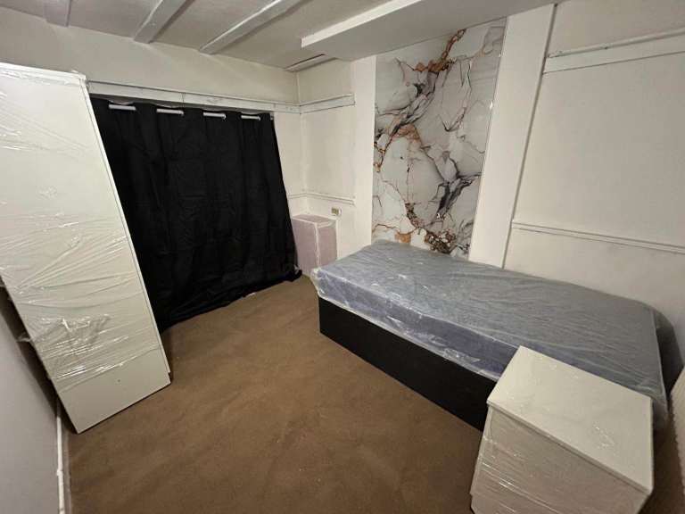 Discover Birmingham's charm, without the high London price tag – £10/week. 💖