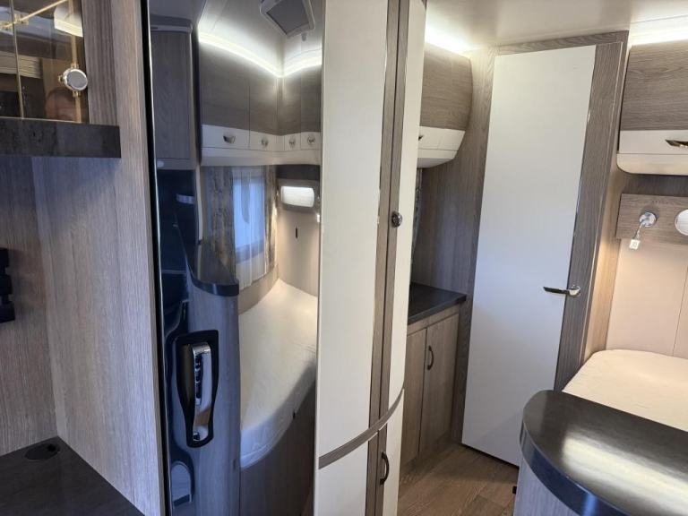 2022 HOBBY Prestige 720 kwfu 6 Berth fixed, bunkbeds, and double