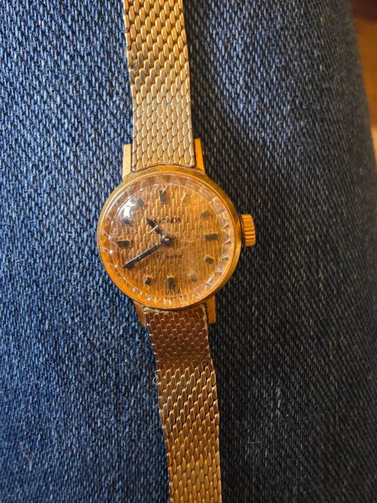 Vintage sekonda for repairs. 