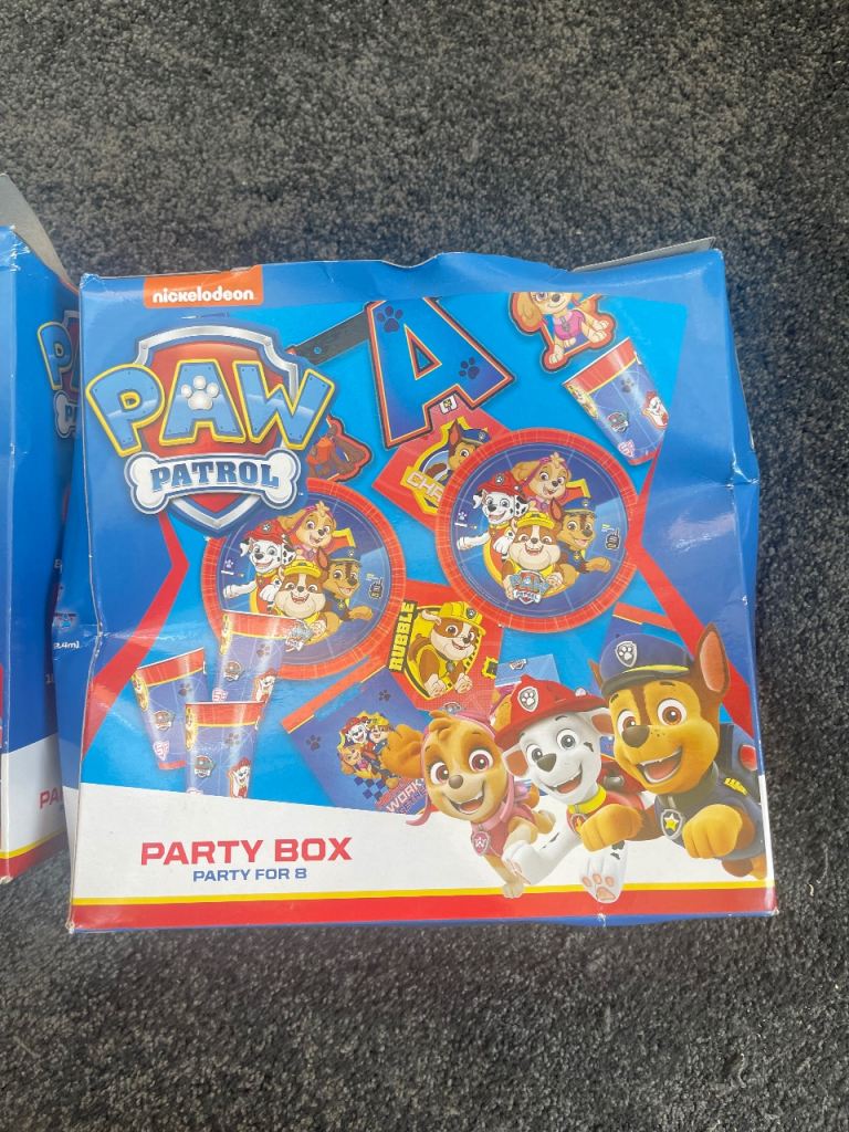 Nickelodeon Paw Patrol Party Box for 8 – New