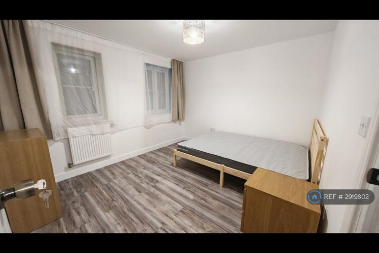 1 bedroom in Blackthorn Avenue, Chigwell, IG7 (#2919802)