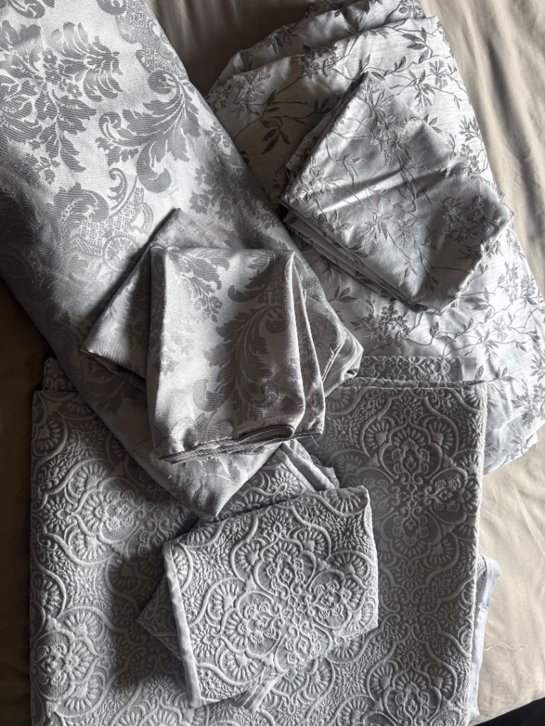 Grey Jacquard Pattern Bedding Set king size x3 – Good Condition