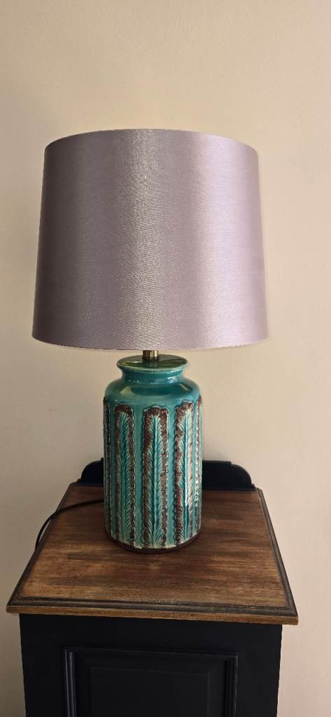 Stylish Retro Ceramic Table Lamp with Grey Shade – Good Condition