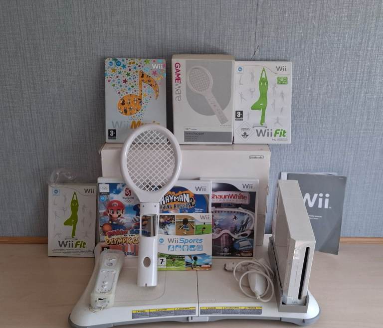 Nintendo Wii Console & Fit Board with Games & Accessories