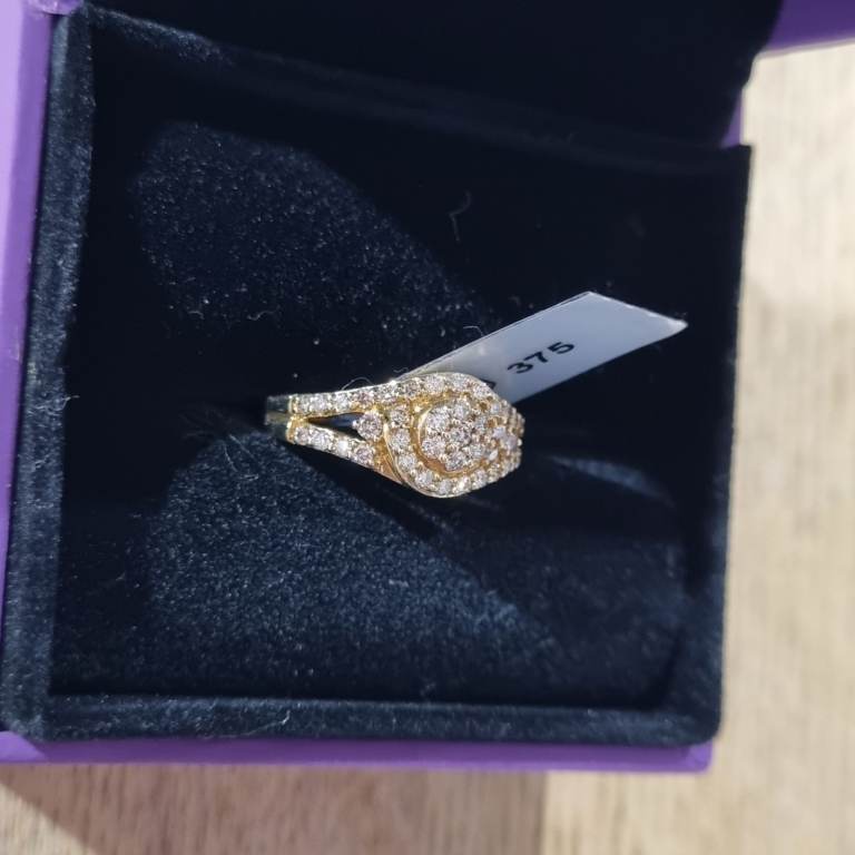 Gold 9ct Diamond cluster ring.  0.50ct. 