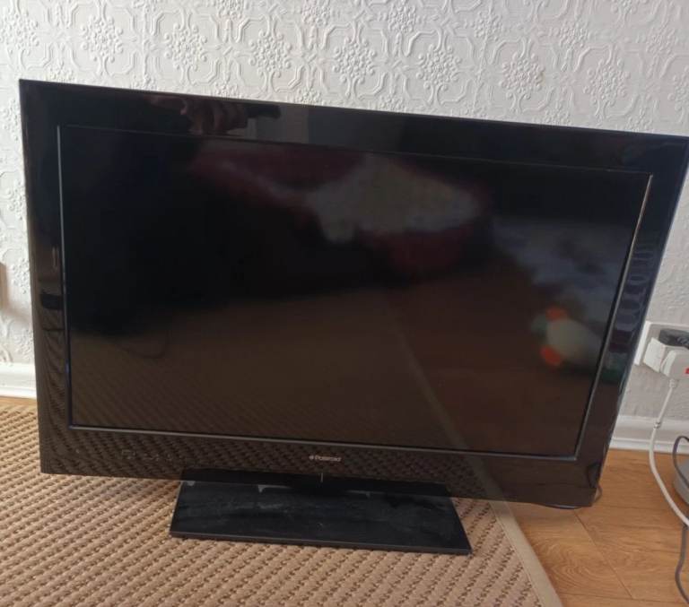 Polaroid 32 inch TV and Remote Control
