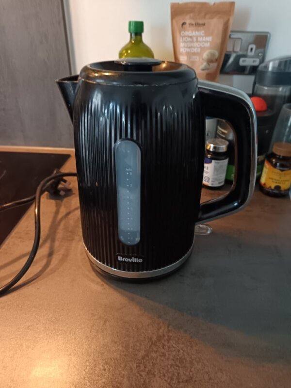 Breville Electric Kettle - Black Ribbed - Relocation Sale