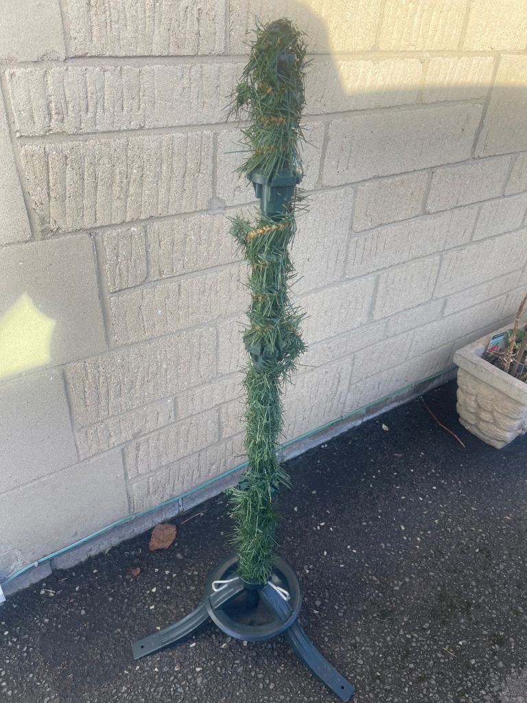 Xmas tree stand free
