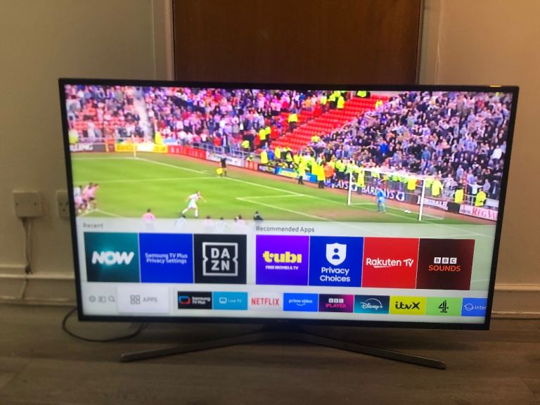 image for Samsung 50”Smart 4k Tv for sale with remote.