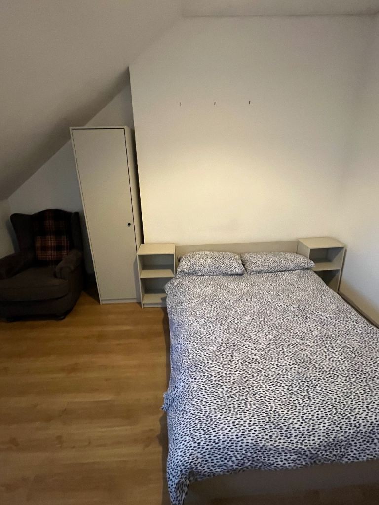 Room available to rent immediately